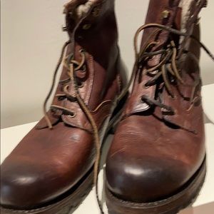 Men’s FRYE lace up boots with sheepskin
